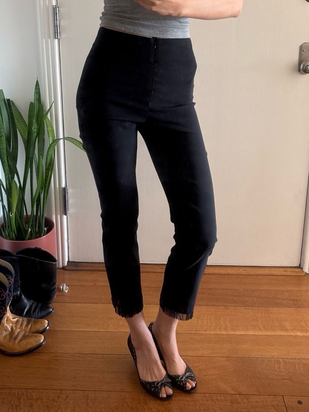 Cache Black Cropped Fringe-Hem Jeans